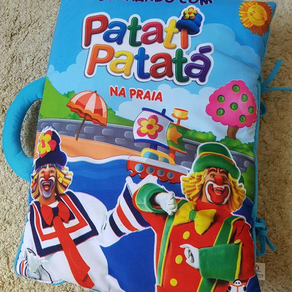livro travesseiro de tecido Patati Patatá