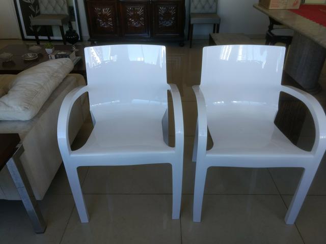2 Cadeiras Brancas