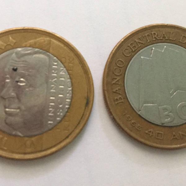 2 moedas comemorativas-juscelino e 40 anos bc