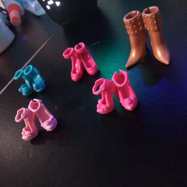 5 pares de sapatos barbie semi-novos