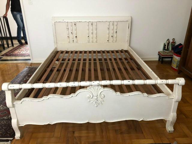 Cama de casal antiga