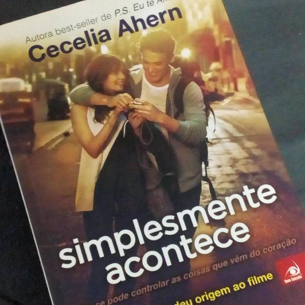 Livro "Simplesmente Acontece"