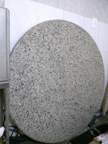 Mesa de granito 1,20m de diâmetro