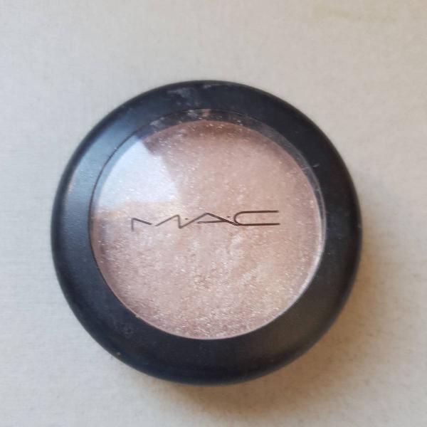 Pressed Pigment Light Touch - Mac