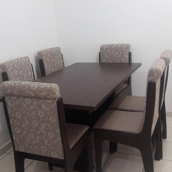 conjunto mesa com 6 cadeiras.