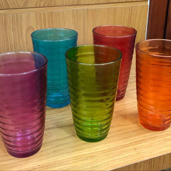 copos coloridos