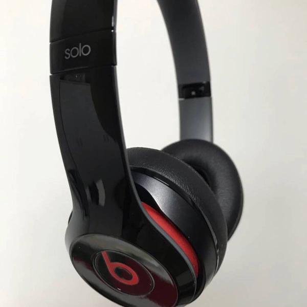 fone beats solo 2 wireless preto/vermelho