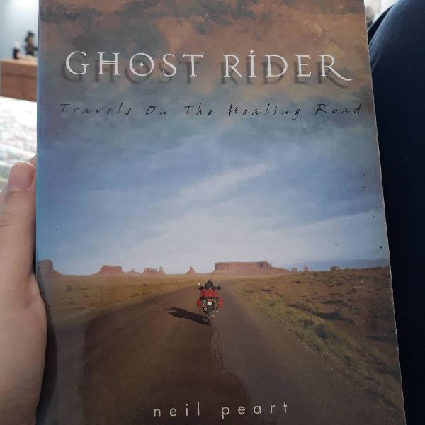 livro "Ghost rider" escrito por Neil peart, baterista de
