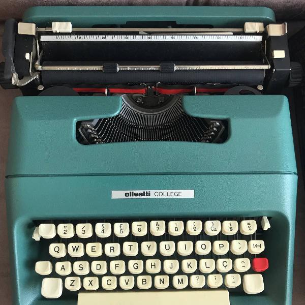 máquina de escrever olivetti college, perfeita!