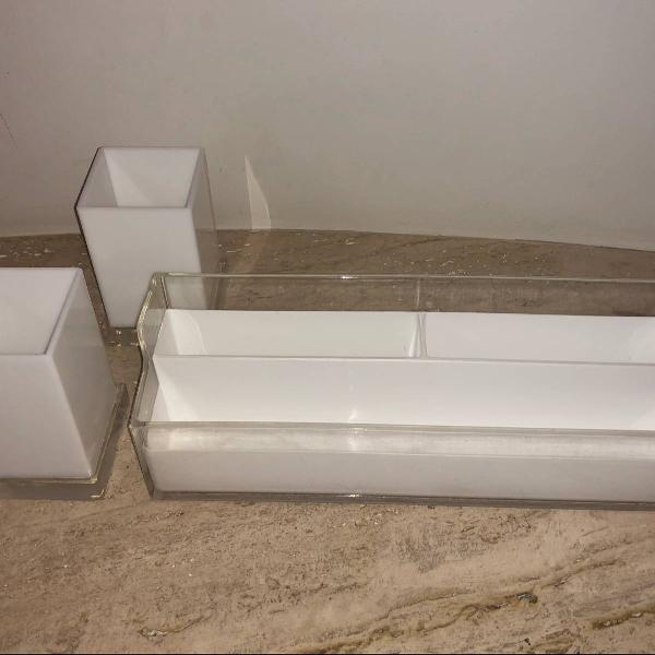 organizador de mesa em acrílico branco