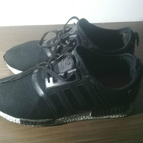 tênis Adidas Preto e Branco