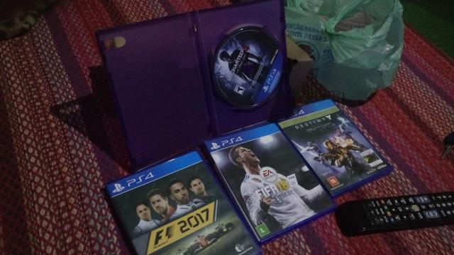 Vendo 4 jogos ps4 Uncharted 4,Fifa 18, Destiny, F