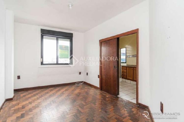 Apartamento com 1 Quarto para Alugar, 38 m² por R$ 700/Mês