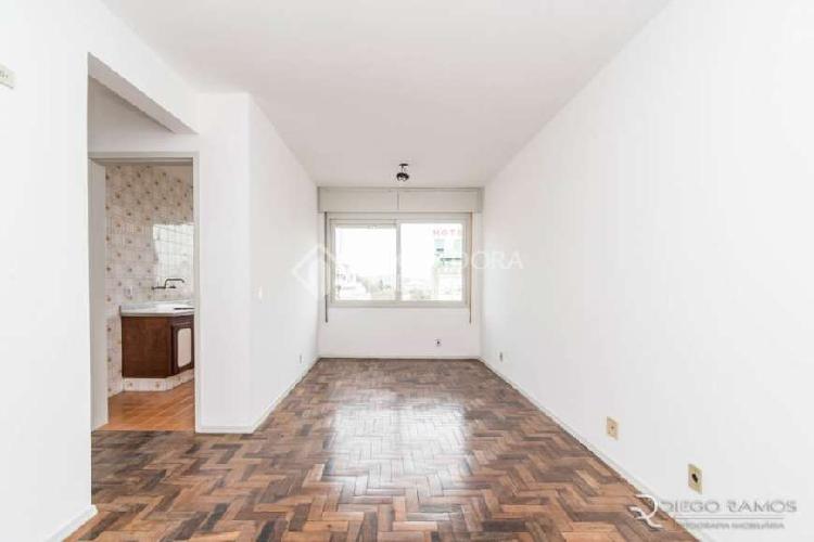 Apartamento com 1 Quarto para Alugar, 40 m² por R$ 700/Mês