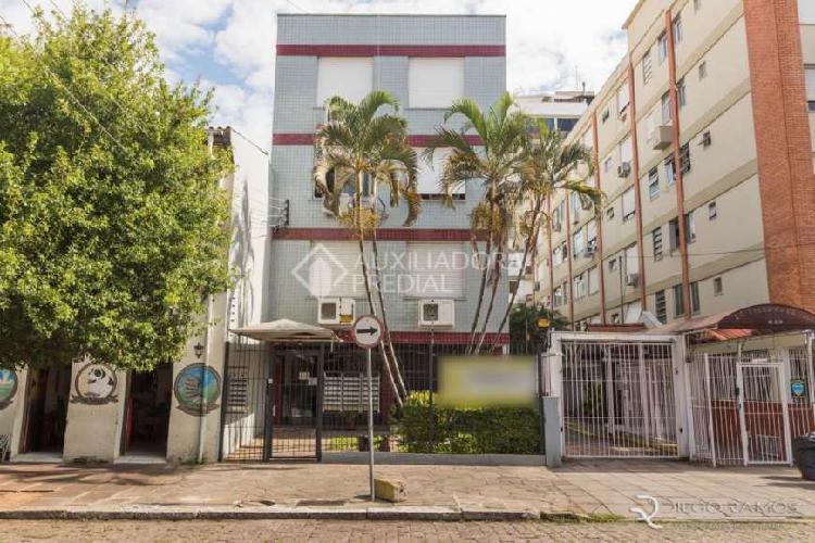 Apartamento com 1 Quarto para Alugar, 40 m² por R$ 950/Mês