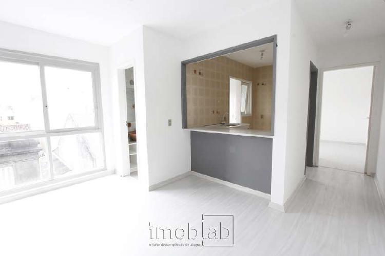 Apartamento com 1 Quarto para Alugar, 42 m² por R$ 950/Mês