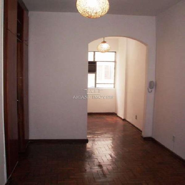 Apartamento com 1 Quarto para Alugar, 45 m² por R$ 650/Mês