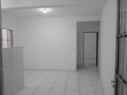 Apartamento com 1 Quarto para Alugar, 50 m² por R$ 550/Mês