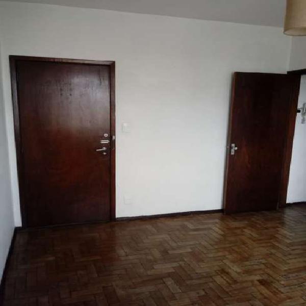 Apartamento com 1 Quarto para Alugar, 50 m² por R$ 650/Mês