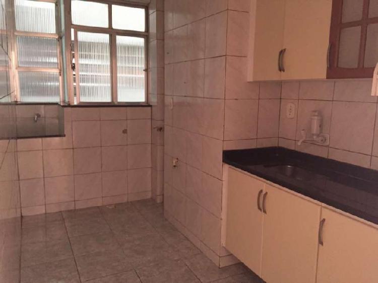 Apartamento com 1 Quarto para Alugar, 50 m² por R$ 950/Mês
