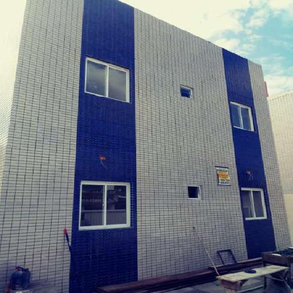 Apartamento com 2 Quartos à Venda, 45 m² por R$ 115.000