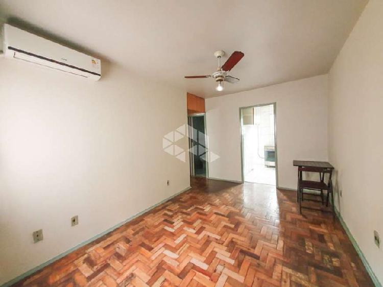 Apartamento com 2 Quartos à Venda, 56 m² por R$ 158.000