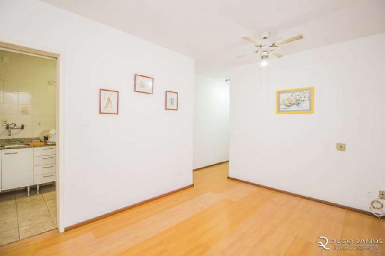 Apartamento com 2 Quartos à Venda, 62 m² por R$ 208.000