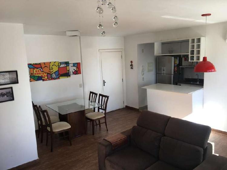 Apartamento com 2 Quartos à Venda, 65 m² por R$ 350.000