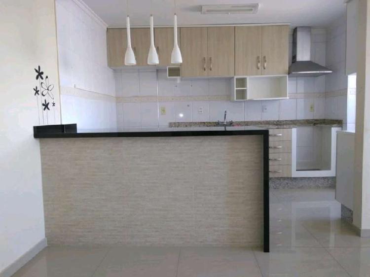 Apartamento com 2 Quartos à Venda, 67 m² por R$ 480.000