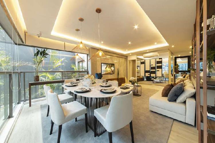Apartamento com 2 Quartos à Venda, 68 m² por R$ 764.000