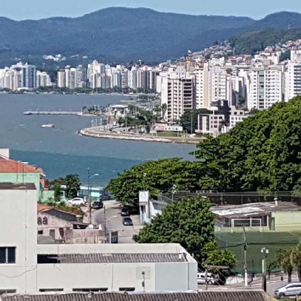 Apartamento com 2 Quartos à Venda, 69 m² por R$ 350.000