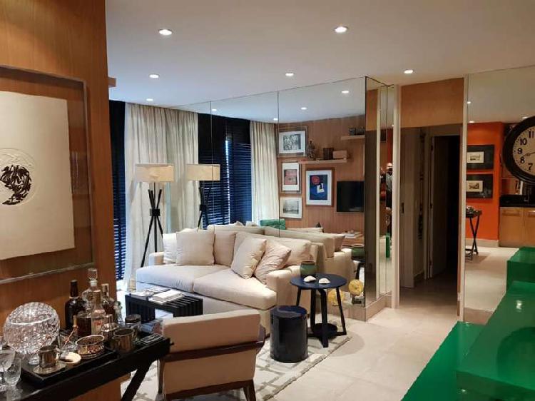 Apartamento com 2 Quartos à Venda, 70 m² por R$ 1.920.000