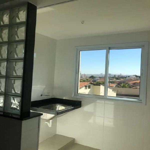 Apartamento com 2 Quartos à Venda, 70 m² por R$ 245.000