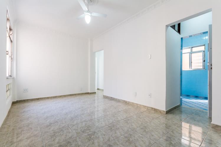 Apartamento com 2 Quartos à Venda, 70 m² por R$ 260.930