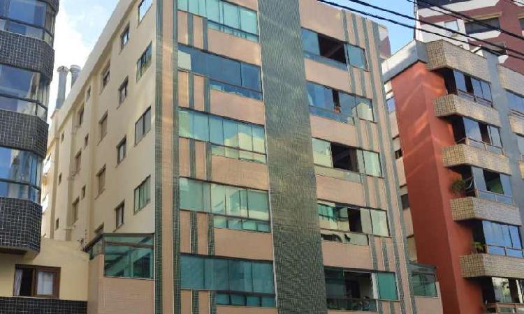 Apartamento com 2 Quartos à Venda, 70 m² por R$ 365.000