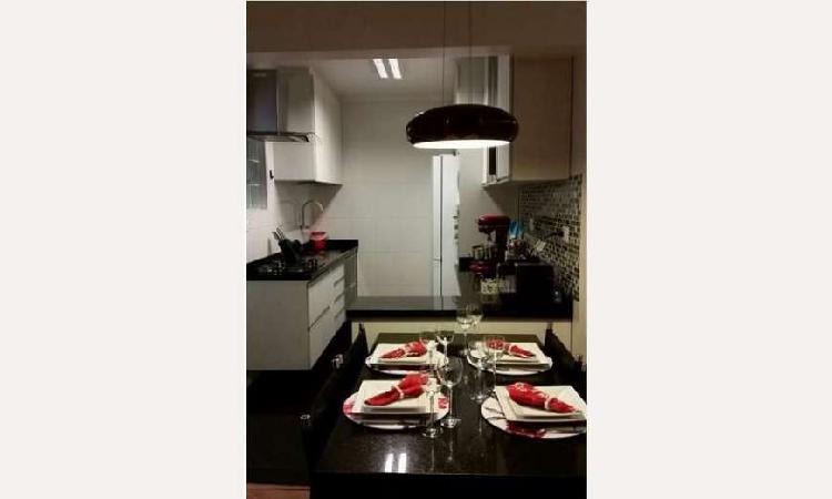Apartamento com 2 Quartos à Venda, 73 m² por R$ 475.000