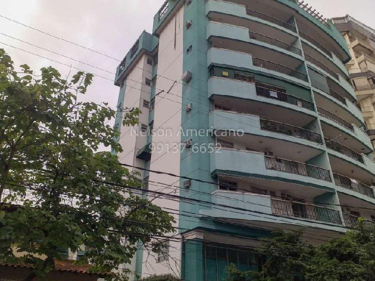 Apartamento com 2 Quartos à Venda, 74 m² por R$ 330.000