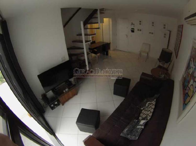 Apartamento com 2 Quartos à Venda, 75 m² por R$ 500.000