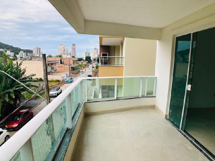 Apartamento com 2 Quartos à Venda, 80 m² por R$ 330.000