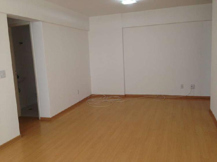 Apartamento com 2 Quartos à Venda, 96 m² por R$ 950.000