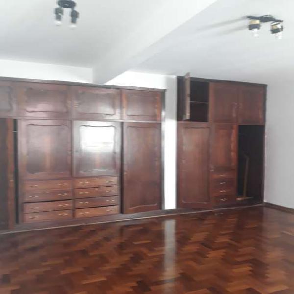 Apartamento com 2 Quartos para Alugar, 140 m² por R$