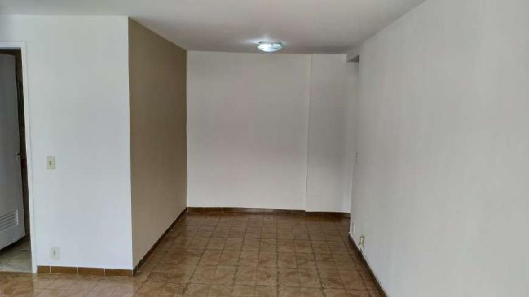 Apartamento com 2 Quartos para Alugar, 56 m² por R$