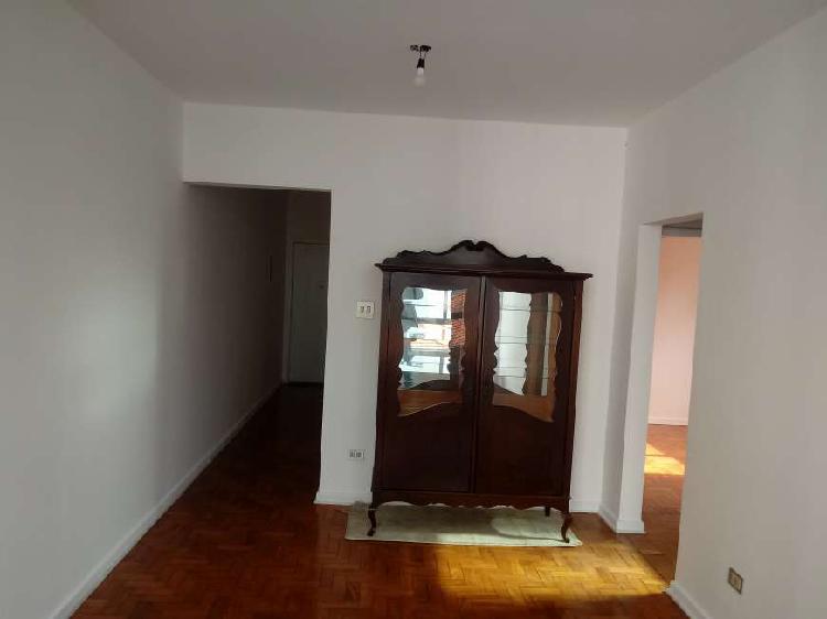 Apartamento com 2 Quartos para Alugar, 75 m² por R$