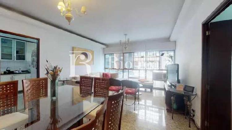 Apartamento com 3 Quartos à Venda, 101 m² por R$ 1.800.000
