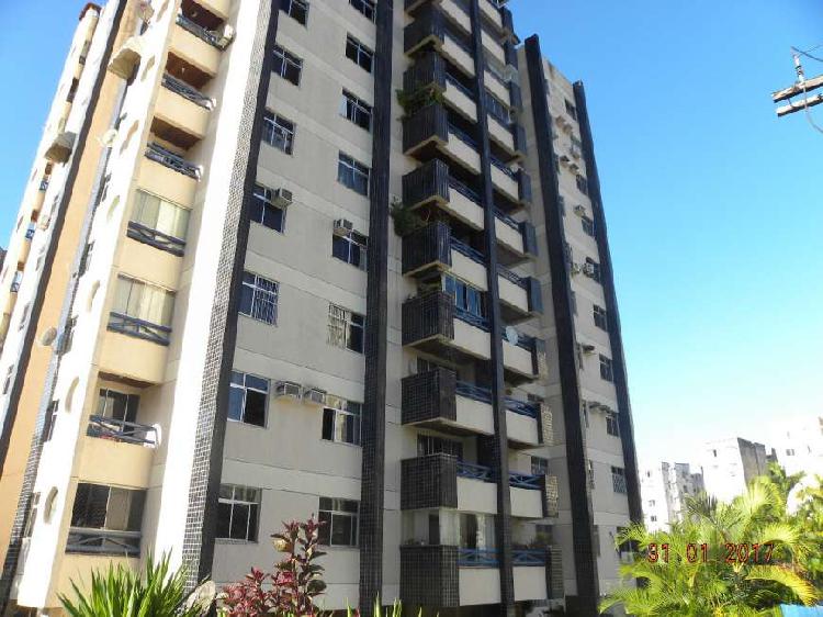 Apartamento com 3 Quartos à Venda, 102 m² por R$ 300.000