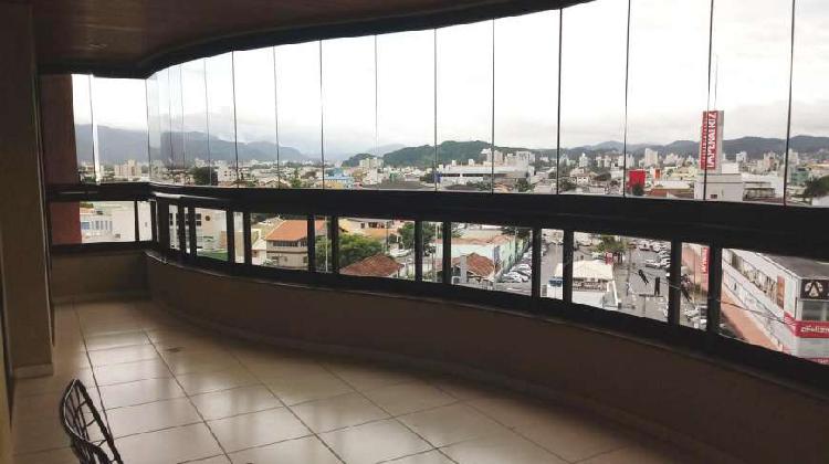 Apartamento com 3 Quartos à Venda, 108 m² por R$ 850.000