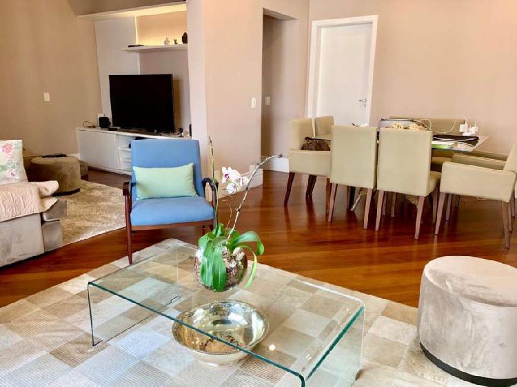 Apartamento com 3 Quartos à Venda, 109 m² por R$ 550.000