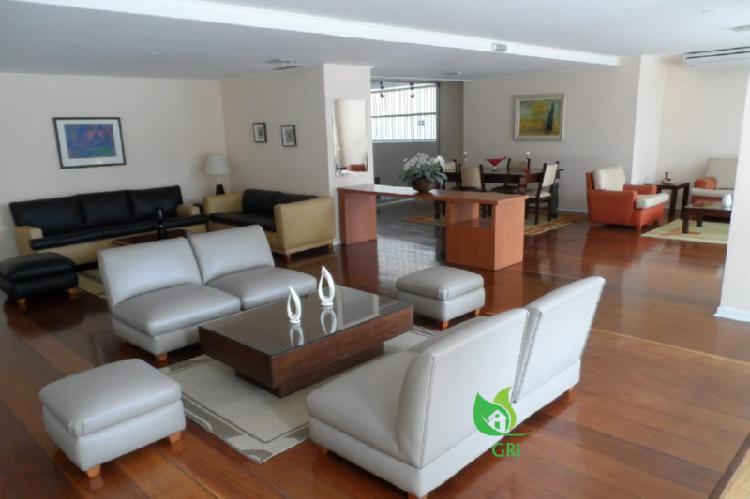 Apartamento com 3 Quartos à Venda, 109 m² por R$ 739.000