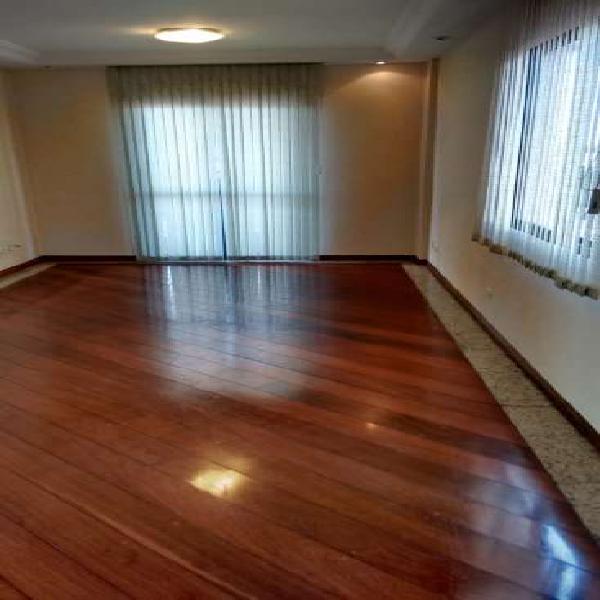Apartamento com 3 Quartos à Venda, 130 m² por R$ 550.000