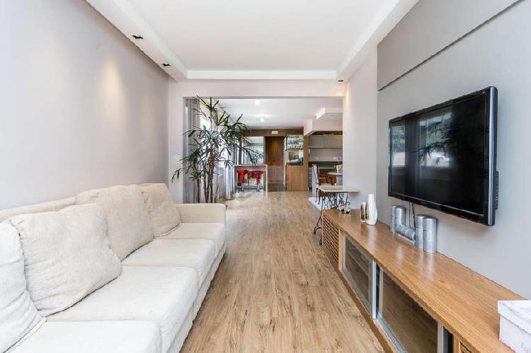 Apartamento com 3 Quartos à Venda, 138 m² por R$ 685.000